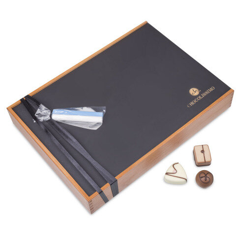 pralinky v dřevěném balení, elegantní dárek, elegantní poděkování, čokoláda s tabulí k napsádní věnování