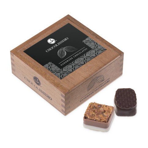 Pralinky chocolissimo, nápad na dárek, ručně zdobené praliny, Nejlepší belgické pralinky, dárek na svatbu, luxusní dárek, exkluzivní dárek, dárkové balení, dřevěné krabičky chocolissimo, krabičká s gravírovánúim, škatulka s věnováním