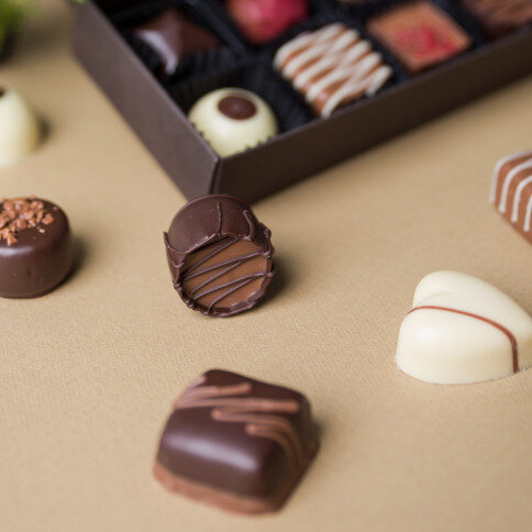 Belgické pralinky, čokoládové pralinky, dárkové balení pralinek, pralinková kolekce, firmenní dárky s personalizací, firemní čokoládky s logem